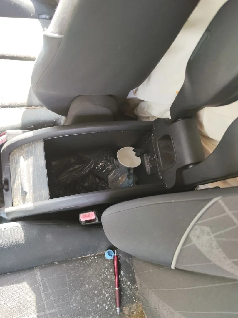 Foto de APOYABRAZOS CENTRAL RENAULT SCENIC II (JM) 1.5 dCi Diesel (106 CV / 78 KW)