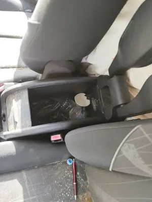 Foto de APOYABRAZOS CENTRAL RENAULT SCENIC II (JM) 1.5 dCi Diesel (106 CV / 78 KW)