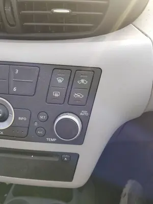 Foto de MANDO CALEFACCION / AIRE ACONDICIONADO NISSAN ALMERA TINO (V10M) 1.8 16V CAT (114 CV / 84 KW)