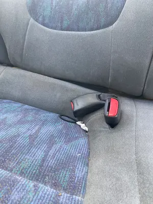 Foto de ENGANCHE CINTURON TRASERO DERECHO NISSAN ALMERA (N15) 2.0 Diesel (75 CV / 55 KW)