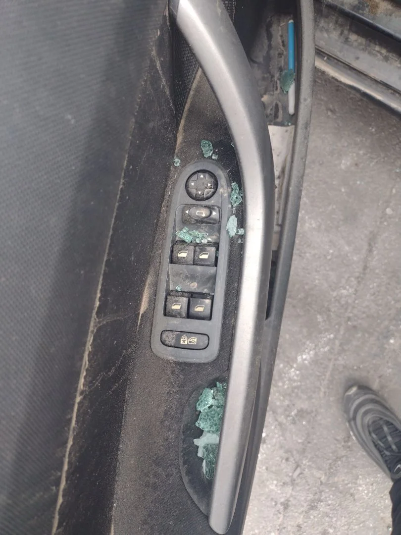 Foto de MANDO ELEVALUNAS DELANTERO IZQUIERDO PEUGEOT 308 1.6 16V HDi (90 CV / 66 KW)