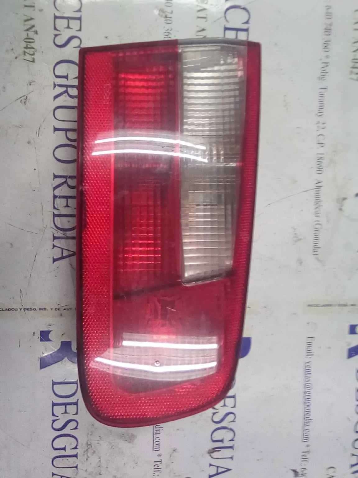 Foto de PILOTO TRASERO IZQUIERDO RENAULT LAGUNA II (BG0) referencia 8200002475