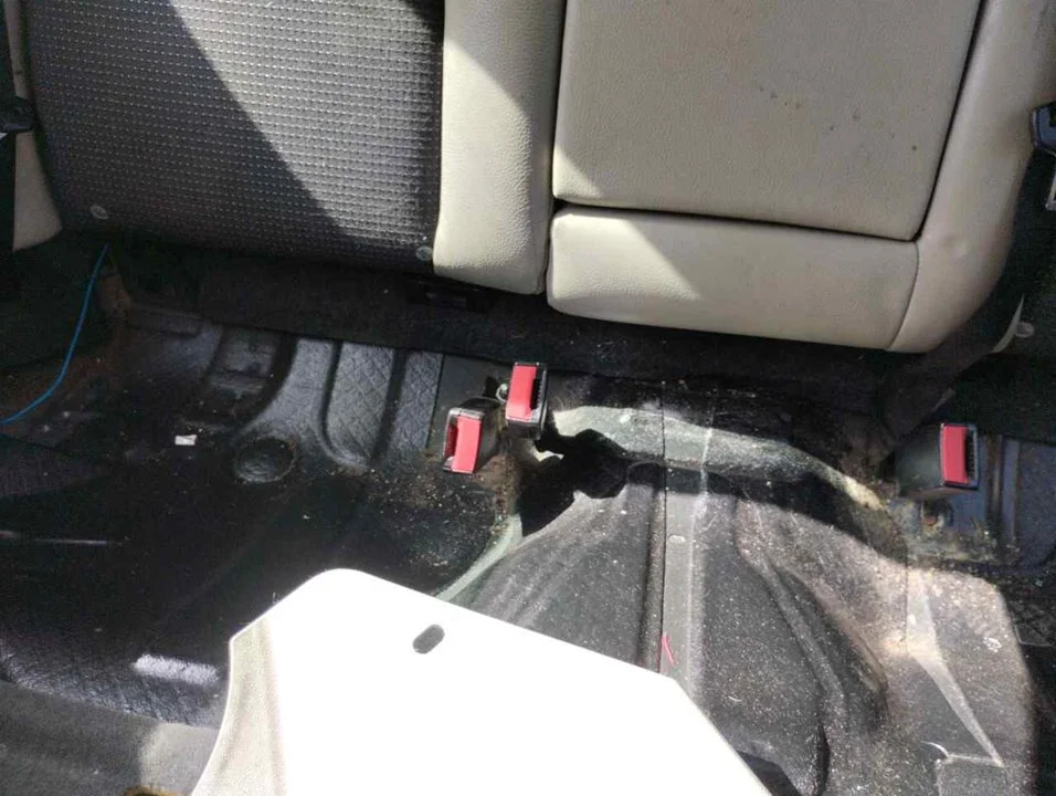 Foto de ENGANCHE CINTURON TRASERO CENTRAL SAAB 9-3 BERLINA 1.9 TiD CAT (150 CV / 110 KW)