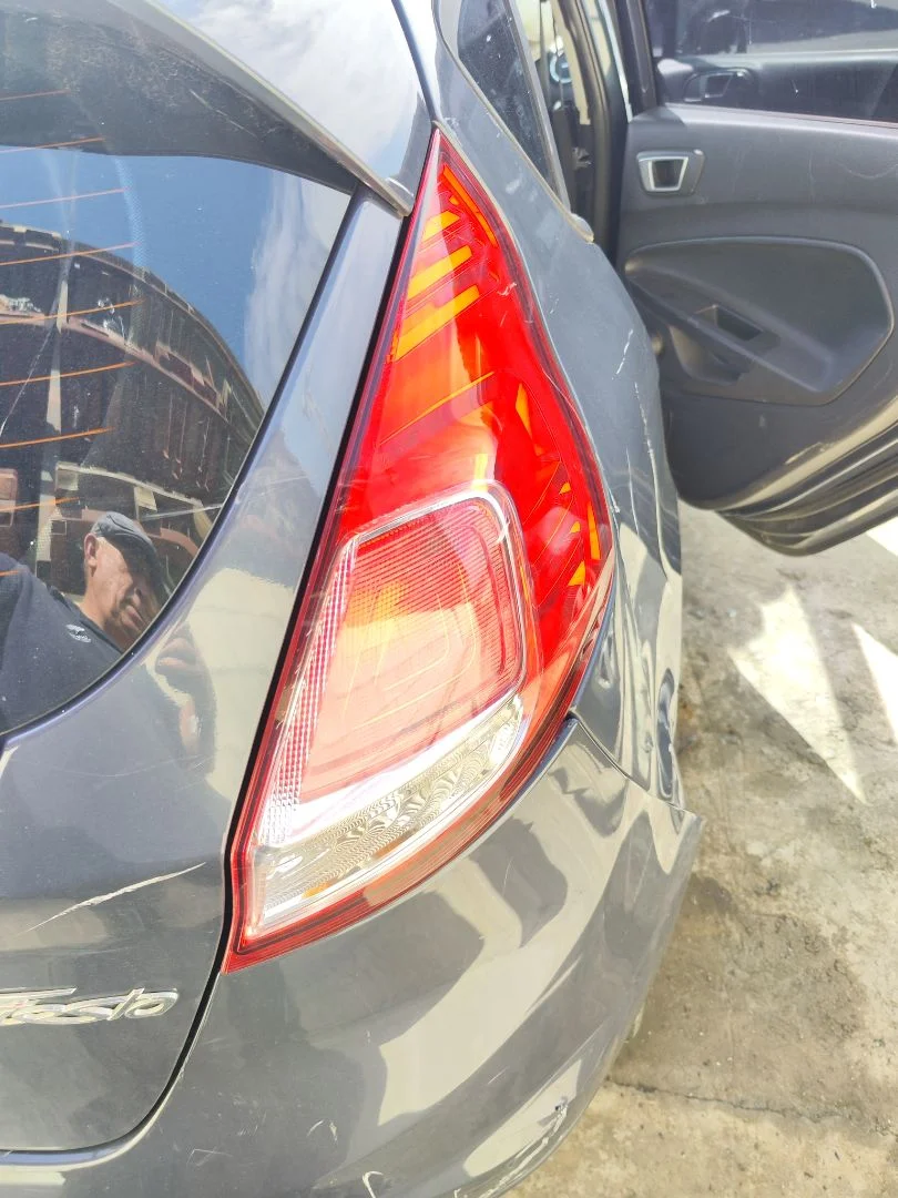 Foto de PILOTO TRASERO DERECHO FORD FIESTA (CNN) 1.5 TDCi CAT (75 CV / 55 KW) referencia 1877010