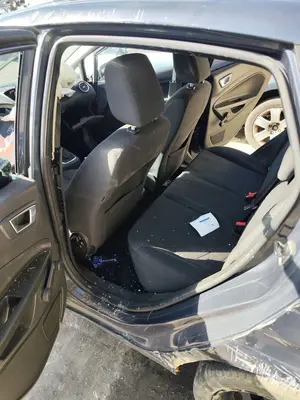 Foto de GOMAS CONTORNO PUERTA FORD FIESTA (CNN) 1.5 TDCi CAT (75 CV / 55 KW) referencia 1546809