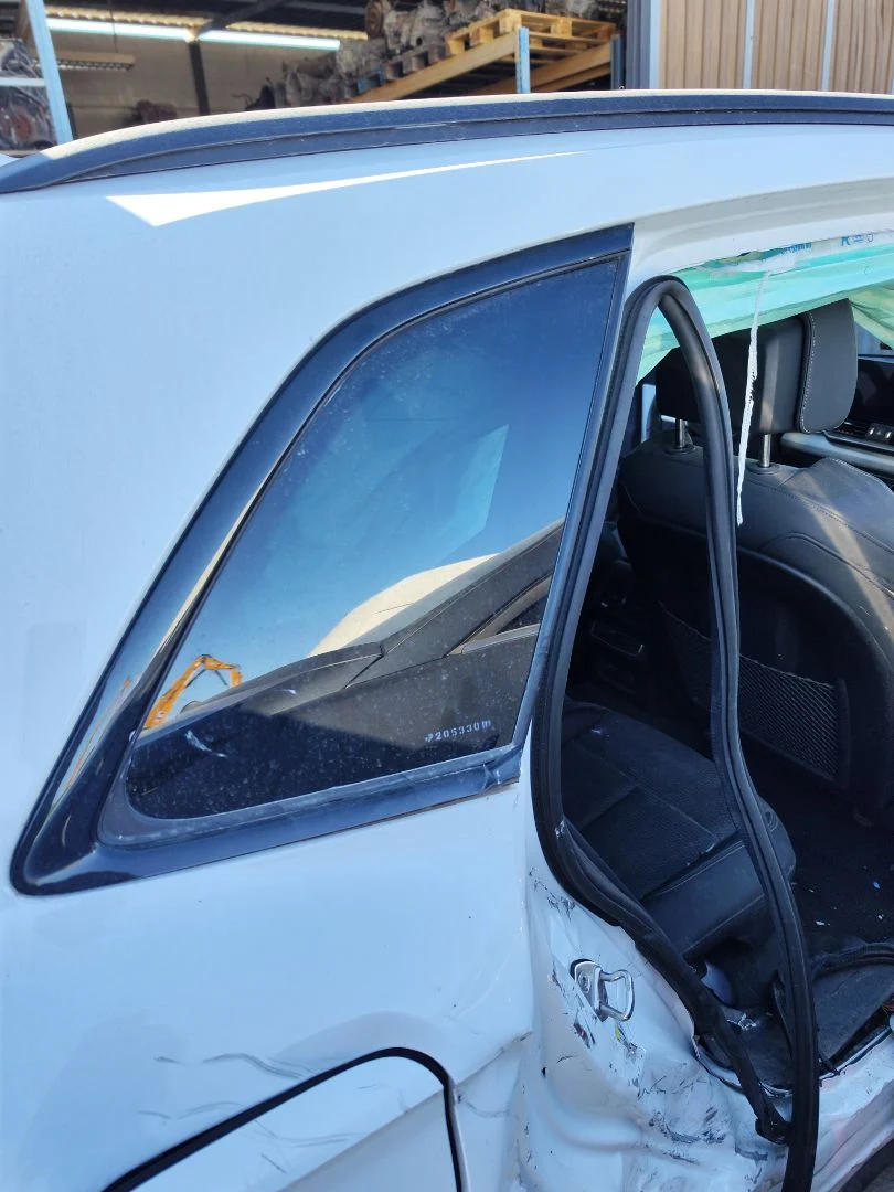 Foto de LUNA CUSTODIA TRASERA DERECHA AUDI Q5 FYG Híbrido 220 kW (2.0 Ltr. - 195 kW TFSI) (299 CV / 220 KW) referencia 80A845300