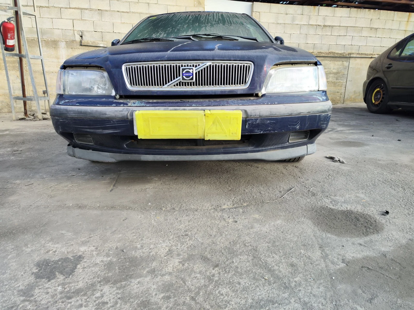 Foto de PARAGOLPES DELANTERO VOLVO S40 BERLINA 1.6 CAT (109 CV / 80 KW)