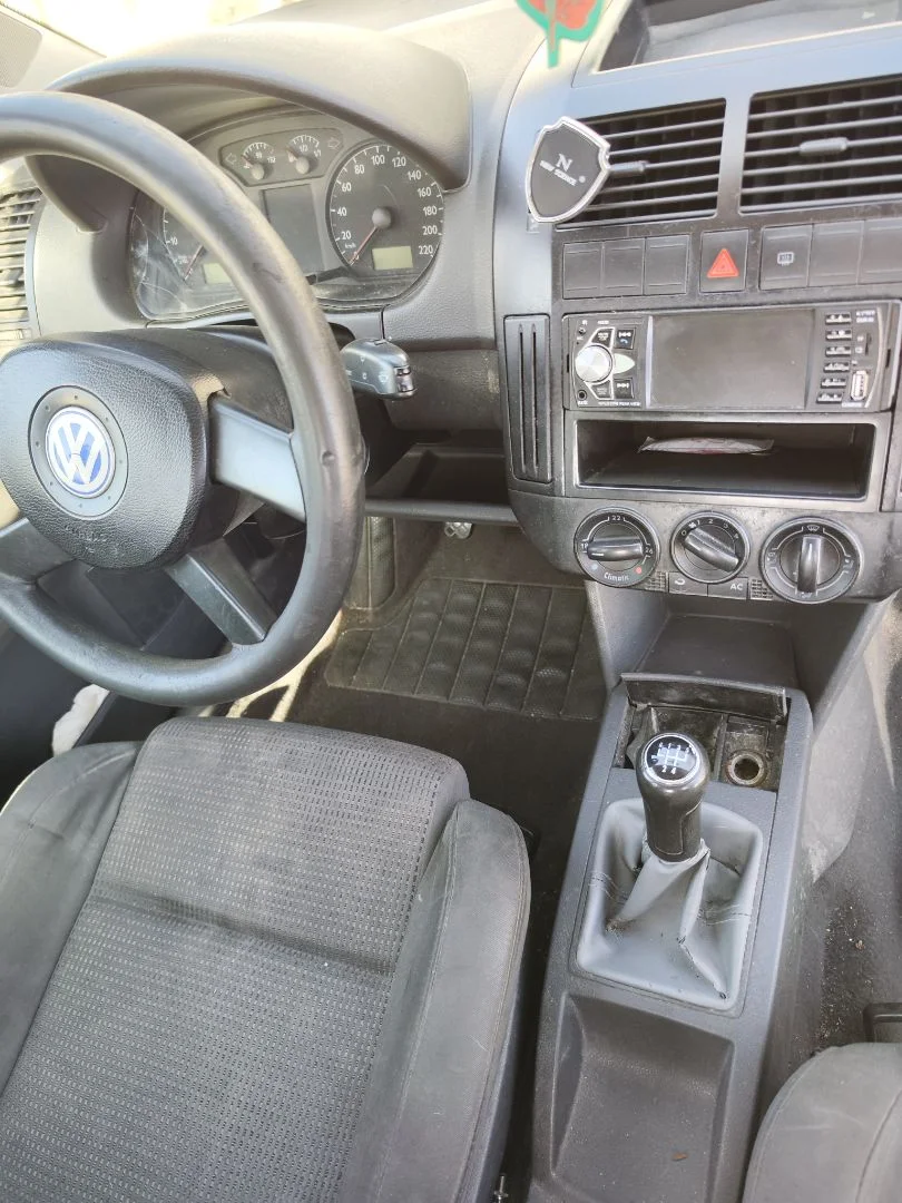 Foto de CONSOLA CENTRAL VOLKSWAGEN POLO IV (9N1) 1.4 16V (75 CV / 55 KW)