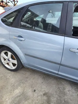 Foto de PUERTA TRASERA DERECHA FORD FOCUS BERLINA (CAP) 1.8 TDCi Turbodiesel CAT (116 CV / 85 KW) referencia 1505762