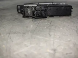 Foto de INTERRUPTOR VOLKSWAGEN GOLF VII BERLINA (BQ1/BE2) 1.6 TDI (116 CV / 85 KW) referencia 5G192723E foto 3