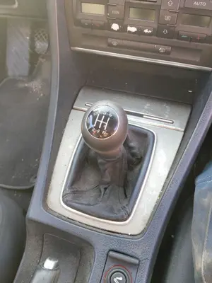 Foto de PALANCA CAMBIO AUDI A4 BERLINA (8E) 1.9 TDI (131 CV / 96 KW) referencia 8E0711055H