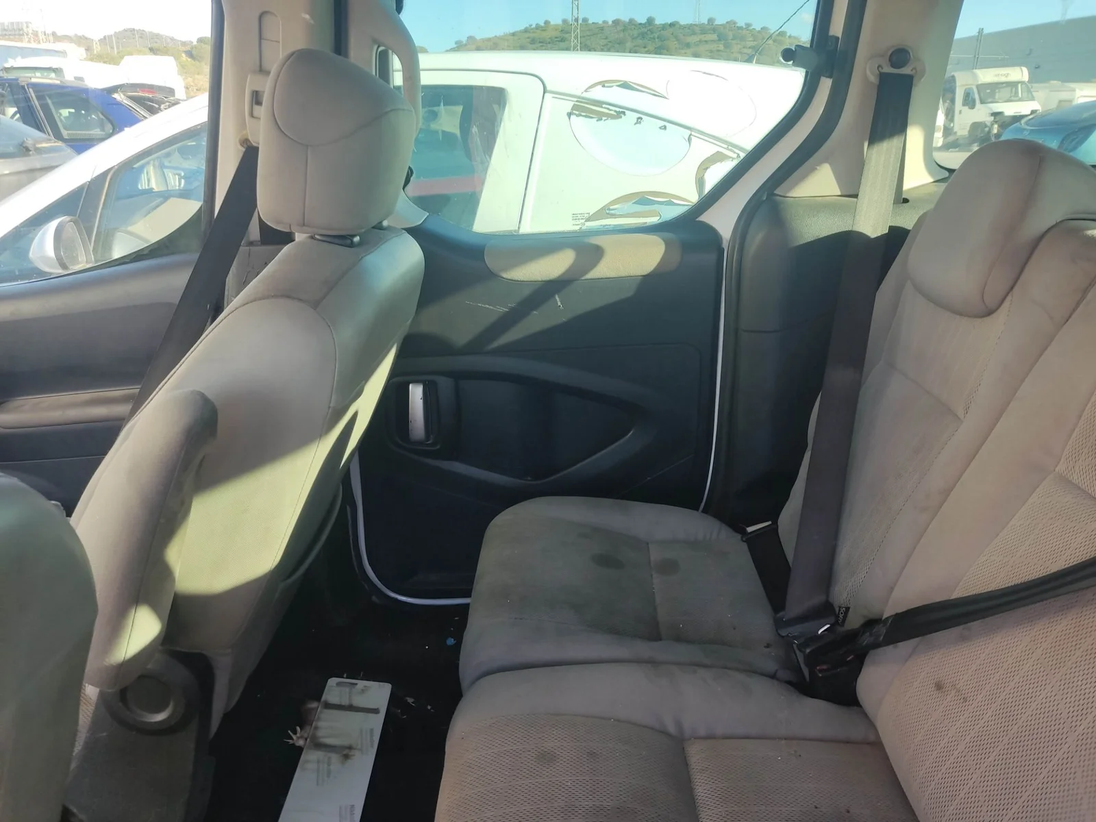 Foto de GUARNECIDO PUERTA TRASERA DERECHA PEUGEOT PARTNER TEPEE 1.6 16V HDi CAT (9HT / DV6BTED4) (75 CV / 55 KW) referencia 9343NY