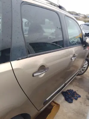 Foto de PUERTA TRASERA DERECHA CITROEN C3 PICASSO 1.6 16V (120 CV / 88 KW)