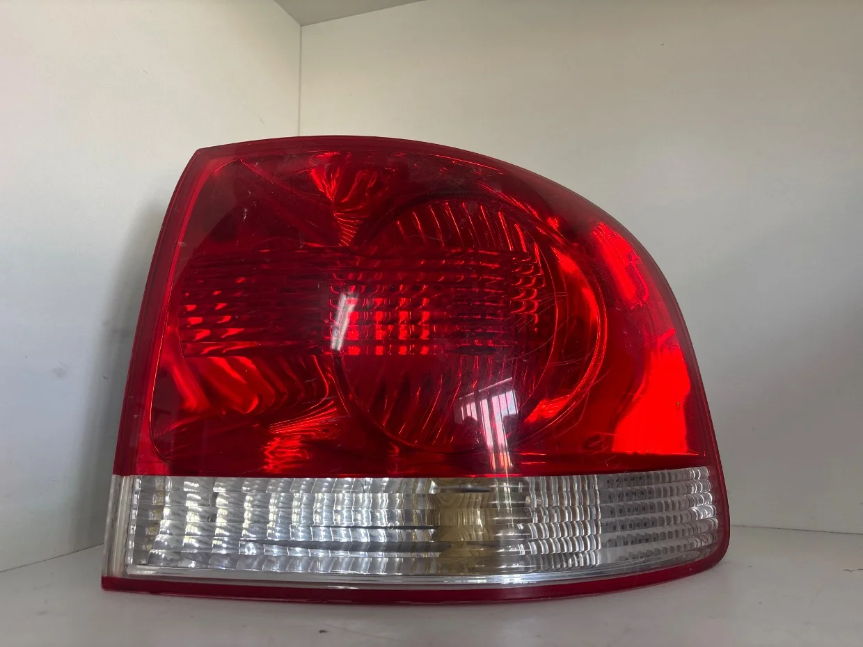 Foto de PILOTO TRASERO DERECHO SIN MARCA SIN MODELO referencia 7L6945258