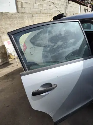 Foto de LUNA TRASERA DERECHA CITROEN C4 BERLINA 1.6 16V HDi (90 CV / 66 KW)