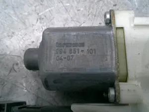 Foto de MOTOR ELEVALUNAS DELANTERO DERECHO PEUGEOT 407 2.0 16V HDi FAP CAT (RHR / DW10BTED4) (136 CV / 100 KW) referencia 994651101 foto 5