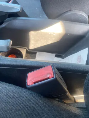 Foto de ENGANCHE CINTURON DELANTERO IZQUIERDO OPEL ZAFIRA B 1.9 CDTI (120 CV / 88 KW)
