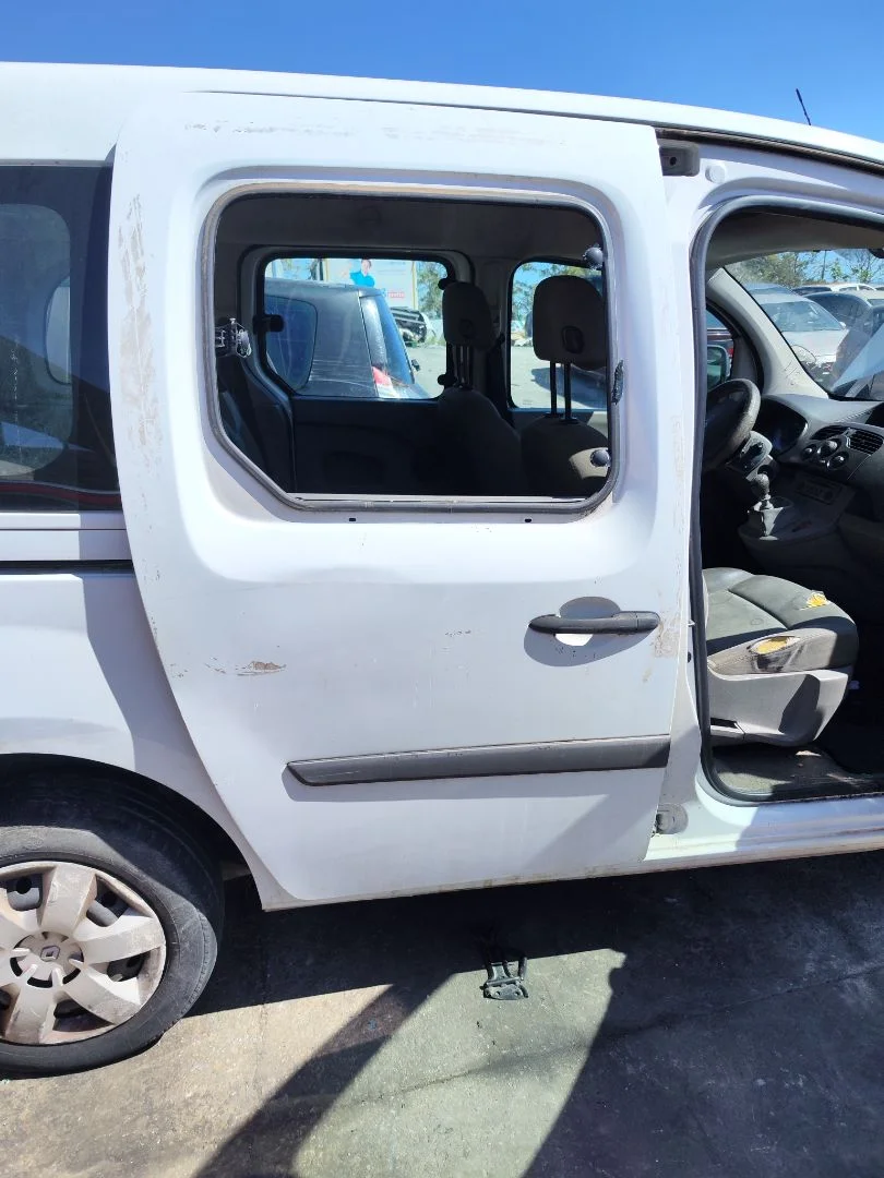 Foto de PUERTA TRASERA DERECHA RENAULT KANGOO II (F/KW0) 1.5 dCi Diesel CAT (86 CV / 63 KW) referencia 821007601R
