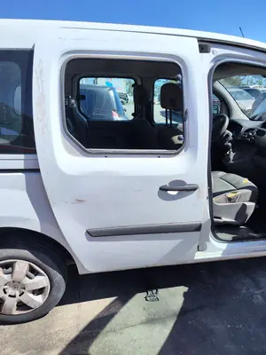 Foto de PUERTA TRASERA DERECHA RENAULT KANGOO II (F/KW0) 1.5 dCi Diesel CAT (86 CV / 63 KW) referencia 821007601R