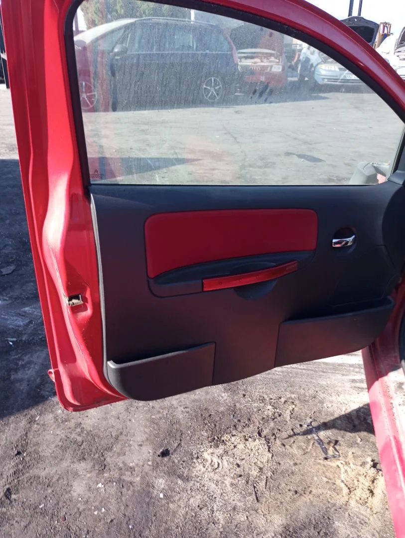 Foto de GUARNECIDO PUERTA DELANTERA IZQUIERDA CITROEN C2 1.4 (73 CV / 54 KW) referencia 9331XK