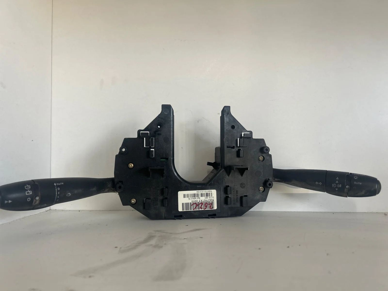 Foto de MANDO MULTIFUNCION CITROEN C4 BERLINA 1.6 16V HDi (90 CV / 66 KW) referencia 96627927XT