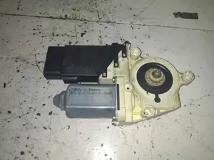 Foto de MOTOR ELEVALUNAS DELANTERO IZQUIERDO SEAT LEON (1M1) 1.9 TDI (131 CV / 96 KW) referencia 1C1959801A foto 2