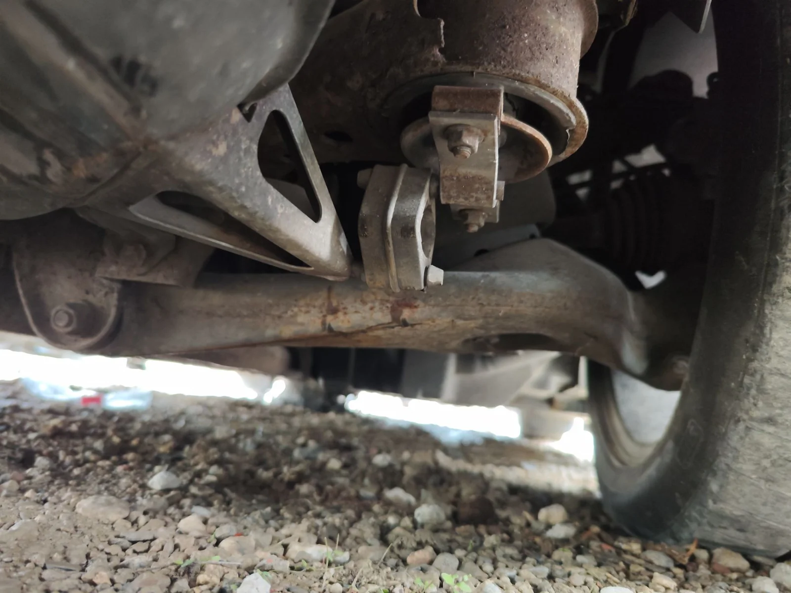 Foto de BRAZO SUSPENSION TRASERO DERECHO LAND ROVER RANGE ROVER (LM) 4.4 V8 CAT (306 CV / 225 KW)