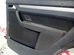 Foto de GUARNECIDO PUERTA TRASERA DERECHA VOLKSWAGEN TOURAN (1T2) 1.9 TDI (105 CV / 77 KW) foto 5