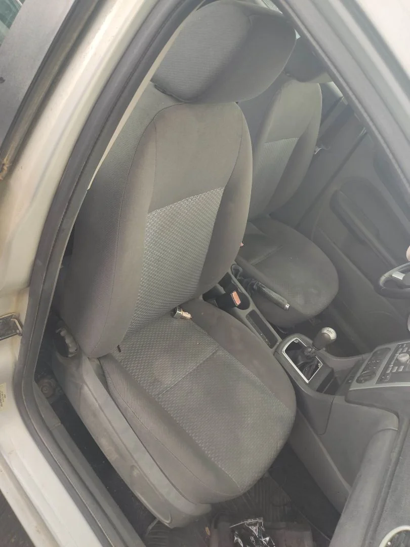 Foto de ASIENTO DELANTERO DERECHO FORD FOCUS BERLINA (CAP) 1.8 Flexifuel CAT (125 CV / 92 KW)