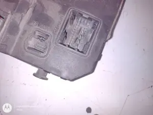 Foto de CAJA RELES / FUSIBLES PEUGEOT 206 referencia S118085220C foto 6