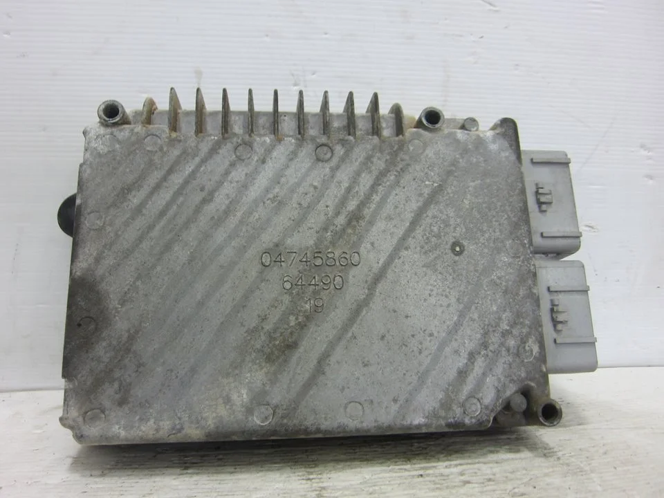 Foto de CENTRALITA MOTOR UCE CHRYSLER VOYAGER (RG) 2.4 CAT (147 CV / 108 KW) referencia 04745860
