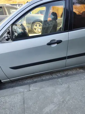Foto de PUERTA DELANTERA IZQUIERDA FORD FOCUS FAMILIAR (CAK) 1.8 16V CAT (116 CV / 85 KW) referencia 1430135 foto 4