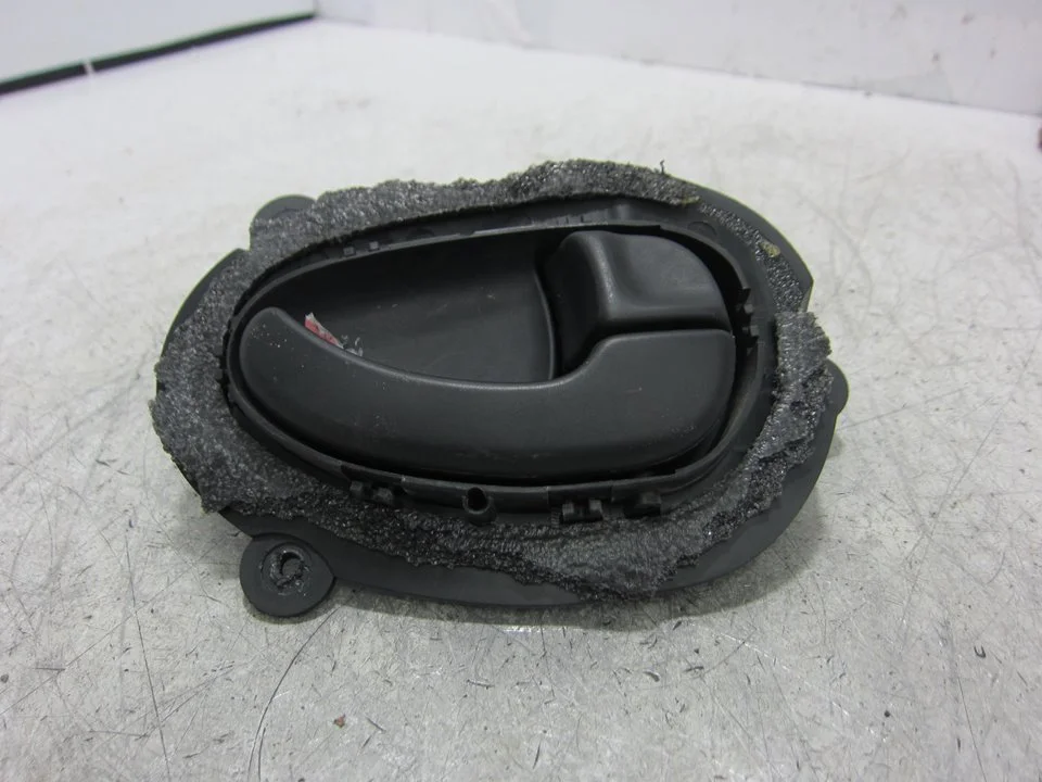 Foto de MANETA INTERIOR TRASERA DERECHA PEUGEOT 406 BERLINA (S1/S2) 3.0 V6 24V CAT (190 CV / 140 KW) referencia 93118500