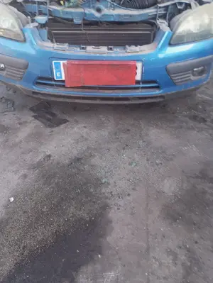 Foto de PARAGOLPES DELANTERO FORD FOCUS BERLINA (CAP) 1.6 TDCi CAT (109 CV / 80 KW)