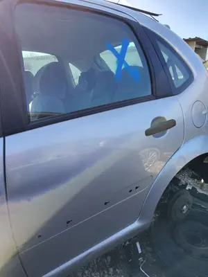 Foto de PUERTA TRASERA IZQUIERDA CITROEN C3 1.4  (73 CV / 54 KW)
