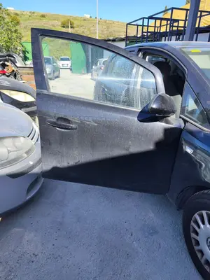 Foto de PUERTA DELANTERA DERECHA OPEL CORSA D 1.2 16V CAT (Z 12 XEP / LB4) (80 CV / 59 KW) foto 2