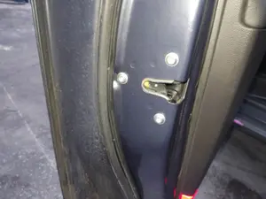 Foto de CERRADURA PUERTA DELANTERA IZQUIERDA CHEVROLET CAPTIVA 2.0 Diesel CAT (150 CV / 110 KW) referencia 96624160