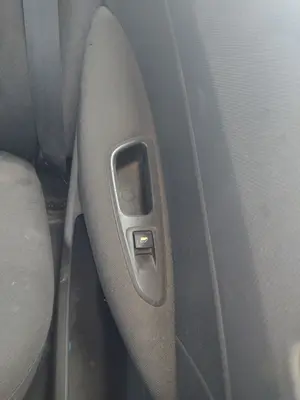 Foto de MANDO ELEVALUNAS TRASERO IZQUIERDO PEUGEOT 308 1.6 16V HDi (90 CV / 66 KW)