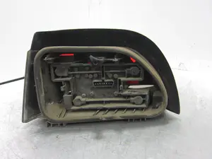 Foto de PILOTO TRASERO DERECHO RENAULT CLIO I FASE I / II (B/C57) 1.8 (90 CV / 66 KW) referencia 7700827552 foto 2