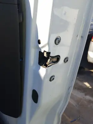 Foto de CERRADURA PUERTA DELANTERA DERECHA FIAT DUCATO 3 MAXI FURGÓN TS 35 (295) 2.3 JTD CAT (131 CV / 96 KW)