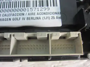Foto de MANDO CALEFACCION / AIRE ACONDICIONADO VOLKSWAGEN GOLF IV BERLINA (1J1)(10.1997) 1.9 TDI (101 CV / 74 KW) foto 2