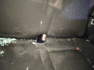 Foto de ENGANCHE CINTURON TRASERO IZQUIERDO VOLKSWAGEN GOLF IV BERLINA (1J1)(10.1997)
