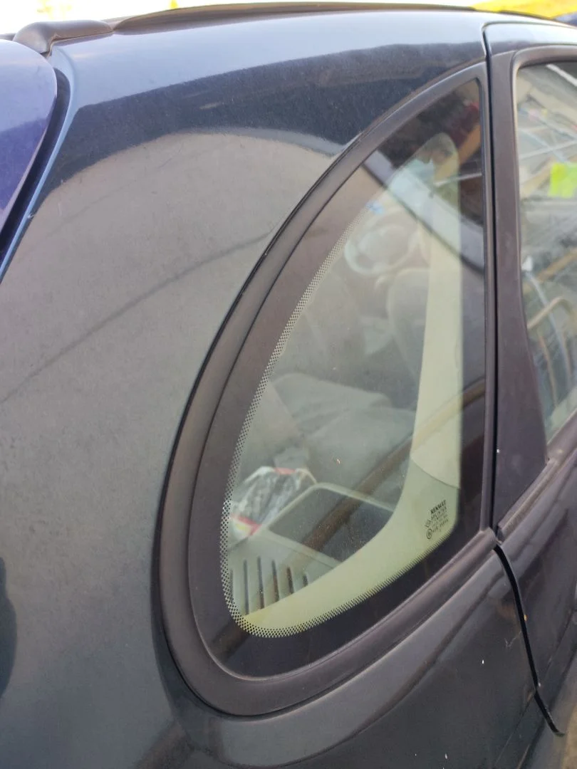 Foto de LUNA CUSTODIA TRASERA DERECHA RENAULT SCENIC I (JA...) 1.9 dCi Diesel CAT (102 CV / 75 KW)