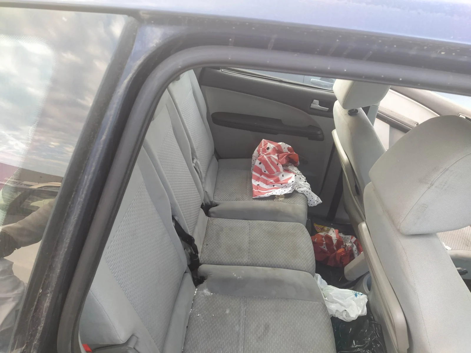 Foto de CINTURON SEGURIDAD TRASERO DERECHO FORD FOCUS C-MAX (CAP)(2003) 1.6 TDCi CAT (109 CV / 80 KW)