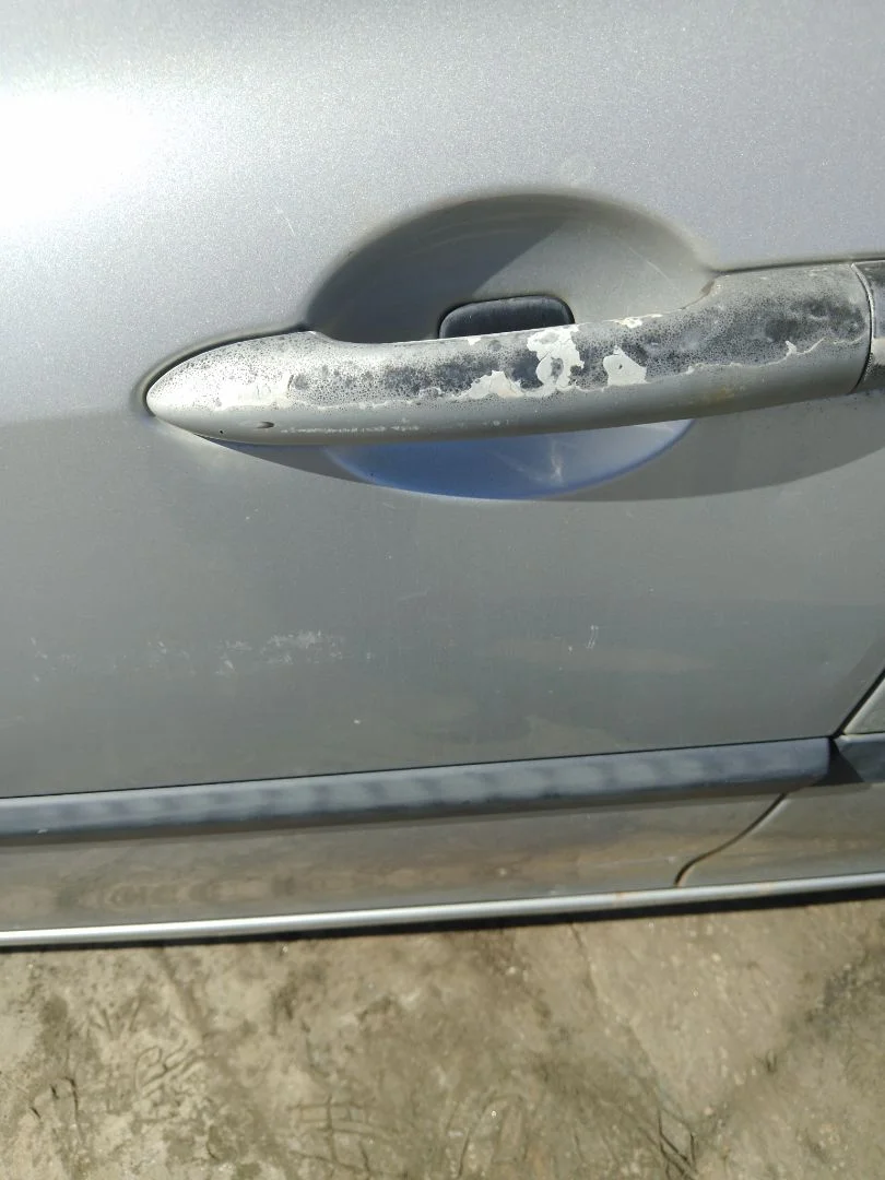 Foto de MANETA EXTERIOR DELANTERA IZQUIERDA RENAULT CLIO III 1.4 16V (98 CV / 72 KW)