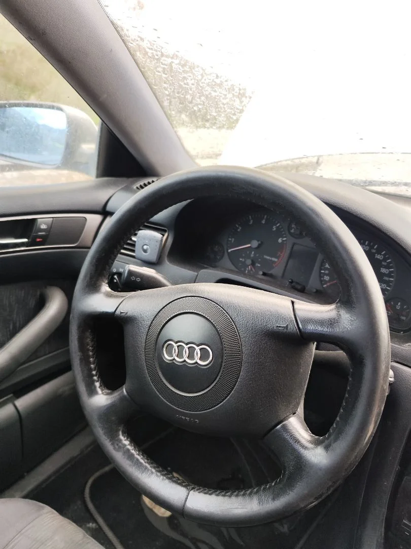 Foto de VOLANTE AUDI A6 BERLINA (4B2) 2.4 V6 30V (165 CV / 121 KW)