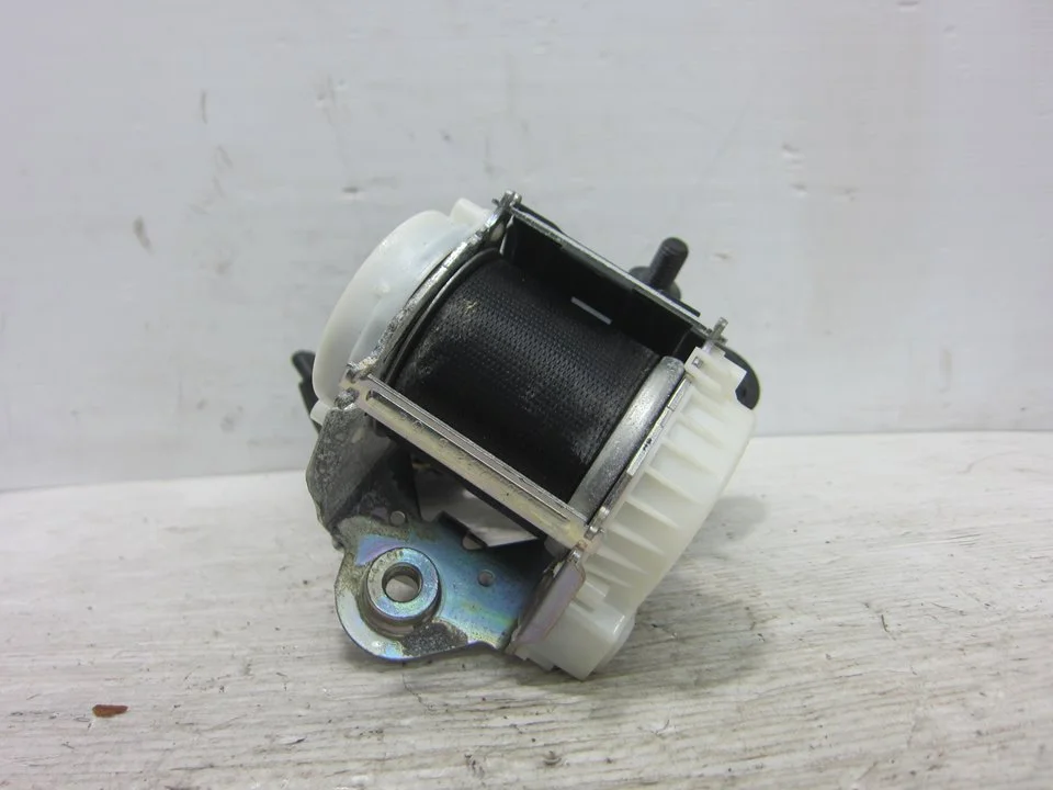 Foto de CINTURON SEGURIDAD DELANTERO DERECHO BMW SERIE 3 BERLINA (E90) 2.0 16V CAT (150 CV / 110 KW) referencia 330598492
