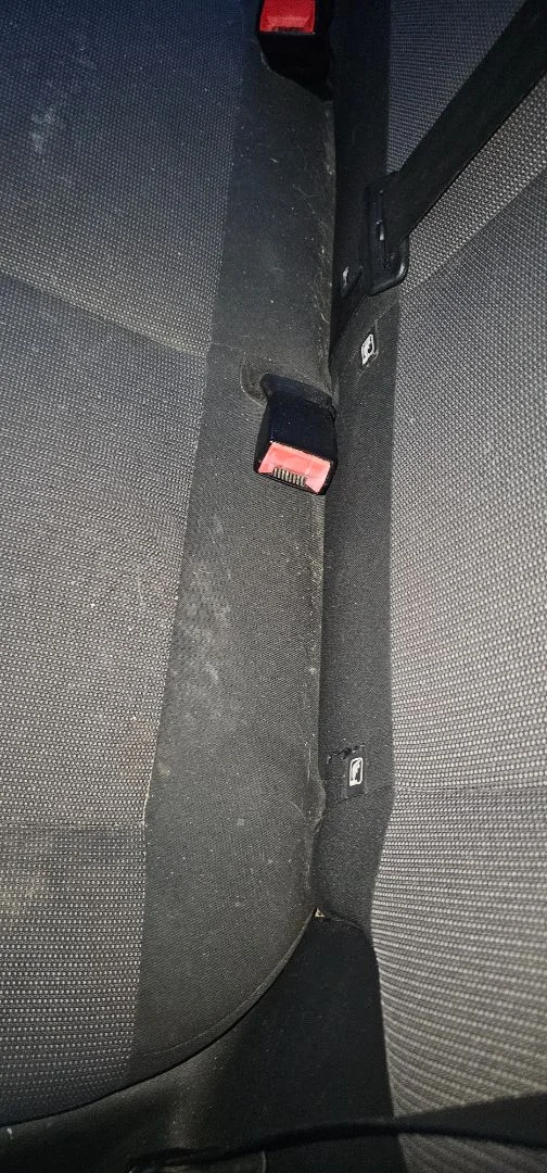 Foto de ENGANCHE CINTURON TRASERO IZQUIERDO CITROEN C4 CACTUS 1.2 12V VTi (82 CV / 60 KW)