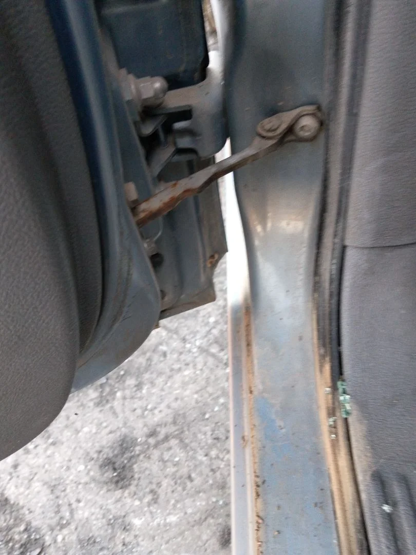 Foto de RETENEDOR PUERTA RENAULT LAGUNA II (BG0) 1.9 dCi Diesel CAT (101 CV / 74 KW) referencia 8200385349