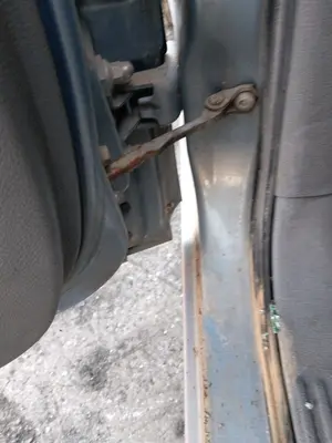 Foto de RETENEDOR PUERTA RENAULT LAGUNA II (BG0) 1.9 dCi Diesel CAT (101 CV / 74 KW) referencia 8200385349